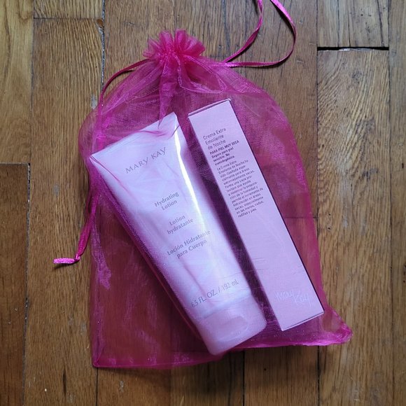 Mary Kay® Hydrating Lotion - NWT - Picture 2 of 5